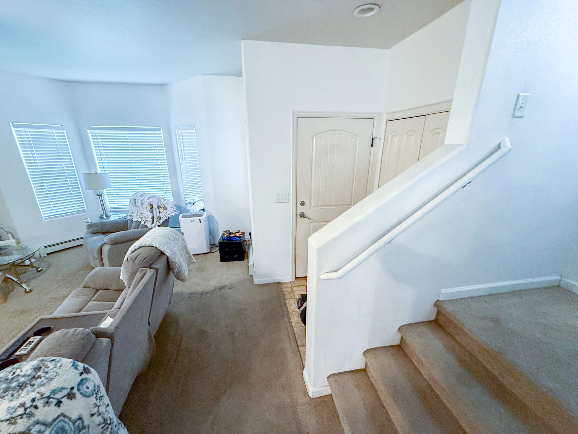 Home staircase suitable for a straight stair lift